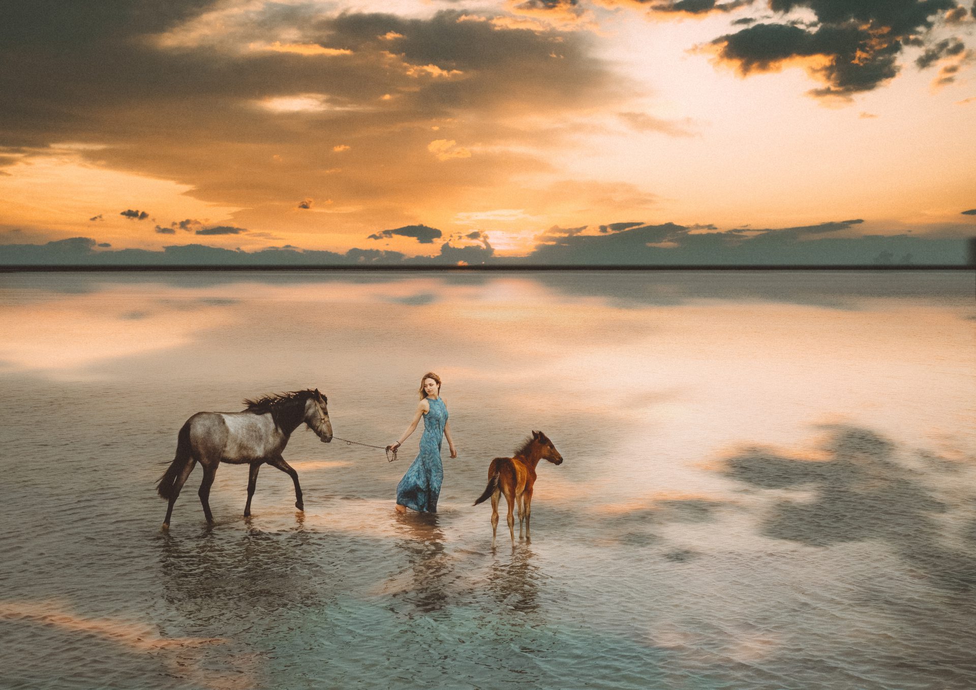 The endless reflection of the Salt Lake (Tuz Gölü) with some models